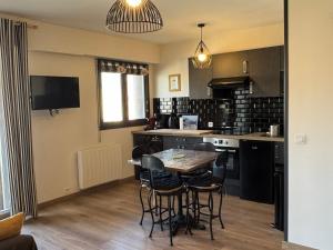 Appartement Confortable 2P Proche Plage avec Parking et Internet à Cabourg - FR-1-487-302