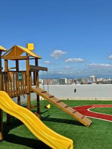 Luxury One-Bedroom City Views, Pool & AC