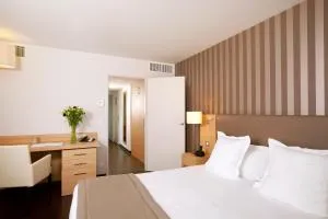 雷斯迪南特贝奇洛尔家 - 埃德尔河畔拉沙佩勒