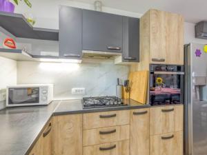 Four Bedroom Holiday House Mali Raj with Pool