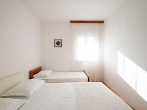 House Rose with Garden and Pool - Three Bedroom House