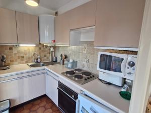 Studio climatisé avec parking, proche plage et commerces à Sainte-Maxime - FR-1-780-92