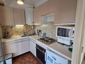 Studio climatisé avec parking, proche plage et commerces à Sainte-Maxime - FR-1-780-92