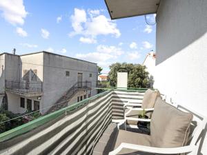 One-Bedroom Apartment With Pool