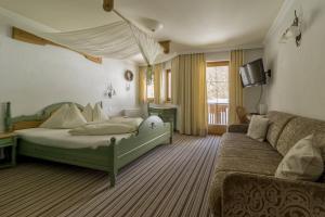 Double Room with Bathtub and Balcony room in Hotel Garni Chasa Nova