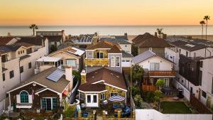 Sand Castle by AvantStay Beach House on Balboa Peninsula w Patio Hot Tub - Ubytování bez kategorie ve městě Newport Beach
