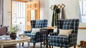 Hartwood by AvantStay Cozy Big Bear Abode w Spacious Deck Stone Fireplace