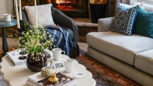 Hartwood by AvantStay Cozy Big Bear Abode w Spacious Deck Stone Fireplace