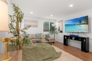 Entire Private Home with 4Bedrooms 2Bathrooms, Hot Tub, King Bed, Garage, Gated Backyard, Available Now