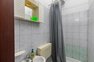 Apartments with parking space Makarska - 24464