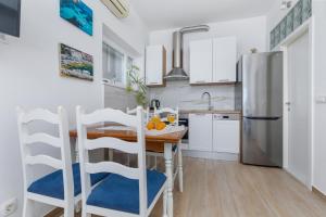 Apartments by the sea Drasnice, Makarska - 24869