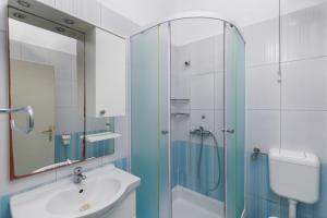 Apartments by the sea Drasnice, Makarska - 24869