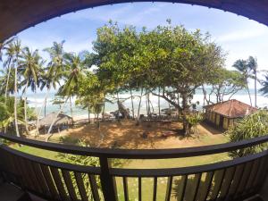 Sri Gemunu Beach Resort