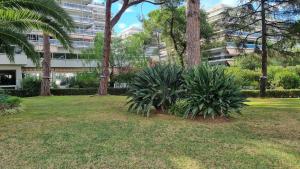 Appartement avec grande terrasse & piscine, Rez-de-jardin, Antibes