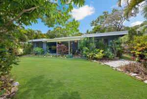 Island Holiday Memories in Nelly Bay