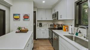 Strawberry Shores by AvantStay Lakefront Private Beach