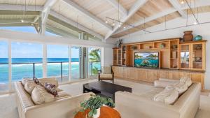 Beachfront Retreat w Ocean Views Bikes Balconies Ocean Haven by Avantstay