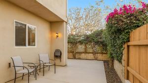 Walk to Dining Mission Pacific Beach and BarsNightlife Private Backyard