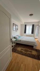 Room with a balcony Near center
