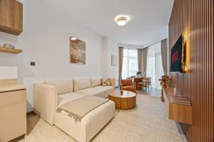 Millionaire Residence-Infinity Pool-Business Bay