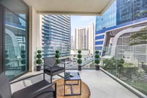 Millionaire Residence-Infinity Pool-Business Bay