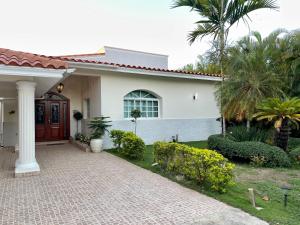 Villa in Metro Country Club, Juan Dolio