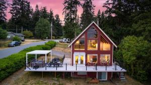 Polnell Point Lookout by AvantStay Water Views Hot Tub Large Patio