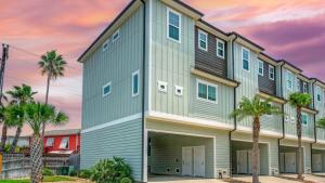 Saltwater Pool Rooftop Deck w View Near Beach The Blue Crab by AvantStay - Ubytování bez kategorie ve městě Port Aransas