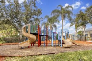 8105 COCONUT PALM WAY UNIT 205 KISSIMMEE 3BEDS