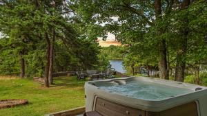 For Lake Sake by AvantStay Lakefront Hot Tub View