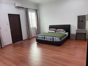 Golden Hill Villa by Azhara Homestay