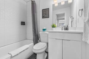 Modern Midtown Stay Walk to Park & Dining