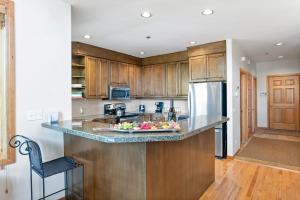 Twin Pines at Deer Valley Resort - Three Bedroom Condo with Hot Tub #5 condo