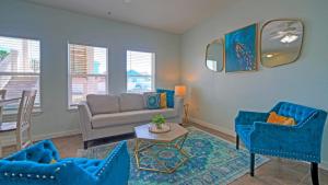 2 Condos at Costa Bahia Sleeps 14 Walk to Beach - 4hvězdičkové hotely ve městě Port Aransas