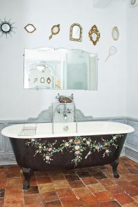 B&B / Chambres d'hotes Maison Saint Louis avec Jacuzzi : photos des chambres
