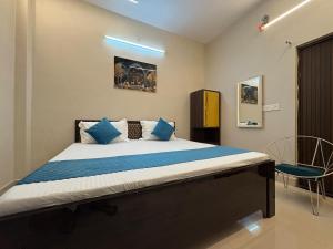 Spacious 2 Bedroom apartment -Rooftop Grass, 300m to Assi Ghat