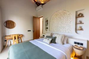 2BR Modern Mediterranean Villa Near Nook