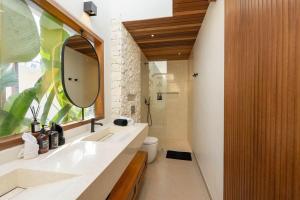 2BR Modern Mediterranean Villa Near Nook