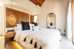 2BR Modern Mediterranean Villa Near Nook