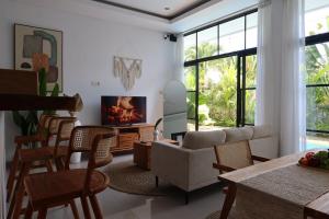 Bohemian Luxury 3 BR - In the Center of Canggu with a Pool