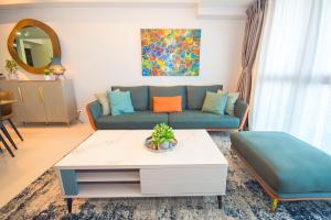 Luxury 120sqm suite Uptown BGC with spectacular balcony view