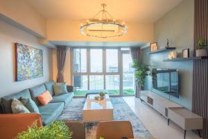 Luxury 120sqm suite Uptown BGC with spectacular balcony view