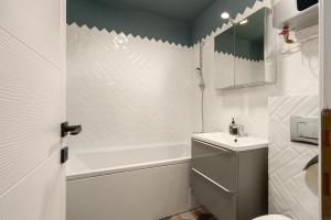 Sophisticated Two-Bedroom Apartment in Mihai Bravu