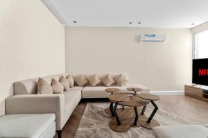 Modern 1BR 75 TV Prime Spot Self-Entry 26