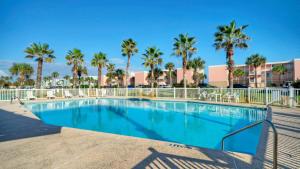 Beachfront Condo Prvt Balcony w View Pool Access Beach Happy by AvantStay - 3hvězdičkové hotely ve městě Port Aransas