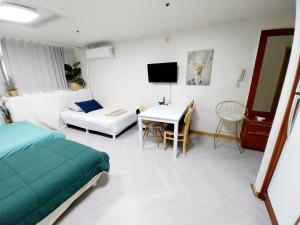 house with a great view and elevator access near Hongdae Ipgu Station