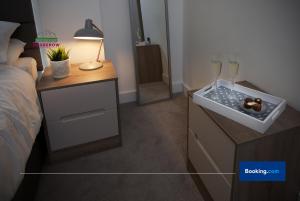 Last-Minute Offer l Exclusive Deal on 2-Bed, 2-Bath for 4! l Manchester City Loft by Hedgerow