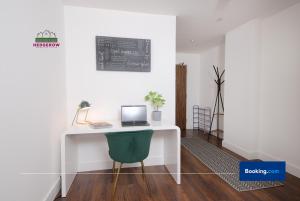 Last-Minute Offer l Exclusive Deal on 2-Bed, 2-Bath for 4! l Manchester City Loft by Hedgerow