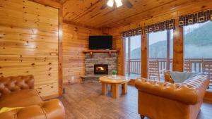 Marco Polo Lodge by AvantStay Sleeps 28 Indoor Pool Theater Game Room View