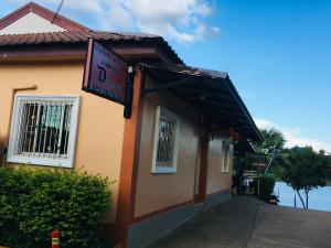 Baan Dongsak River view